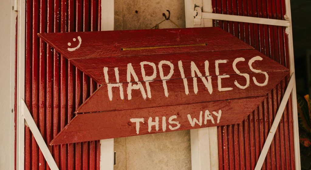 imagen representando la dirección hacia la felicidad, entendida como una decisión consciente